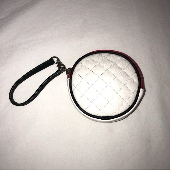 Guess Quilted Round Wristlet White Faux Fur Ball Key Fob Ring 4” Red - Picture 5 of 6